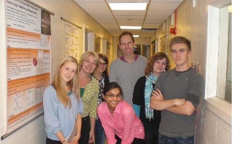 students visit confocal lab